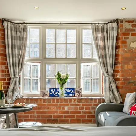 35 Cocoa Apartment *