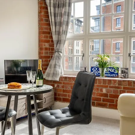 35 Cocoa Apartment *